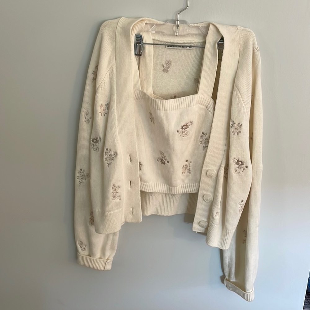 Two piece Abercrombie sweater set.